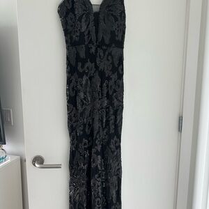 Chic Black and Silver Patterned Gown